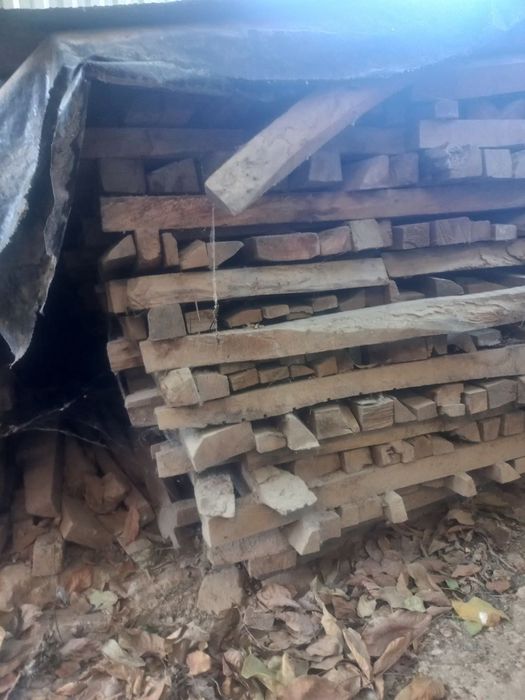 15 кубов обрезного ореха, сухой. Размеры разные.