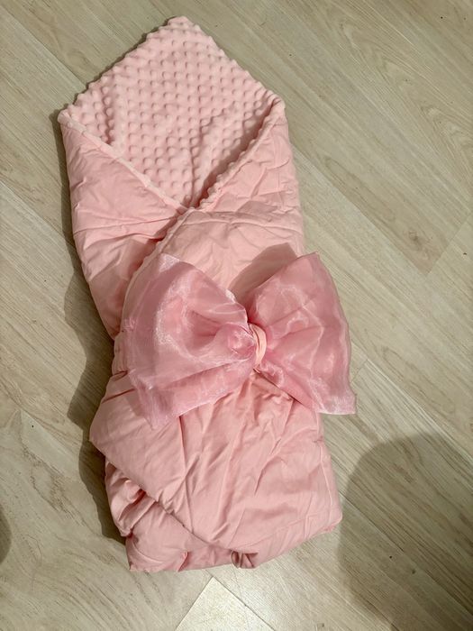 Продам новый Конверт на выписку для девочки