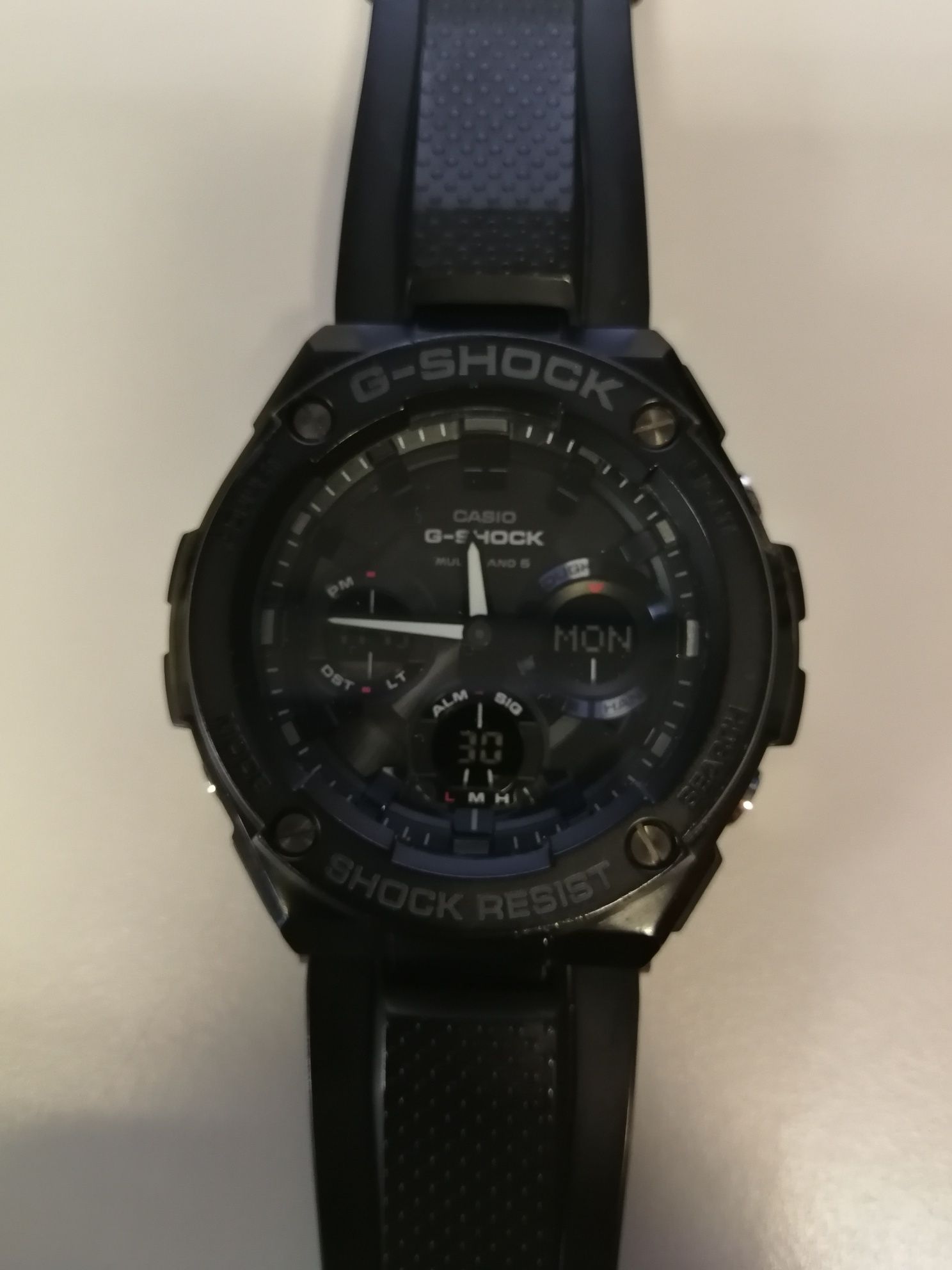 Casio G Shock GST-W100G solar