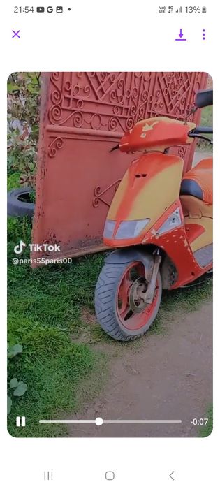 Vand scuter Aprilia de 49 cm