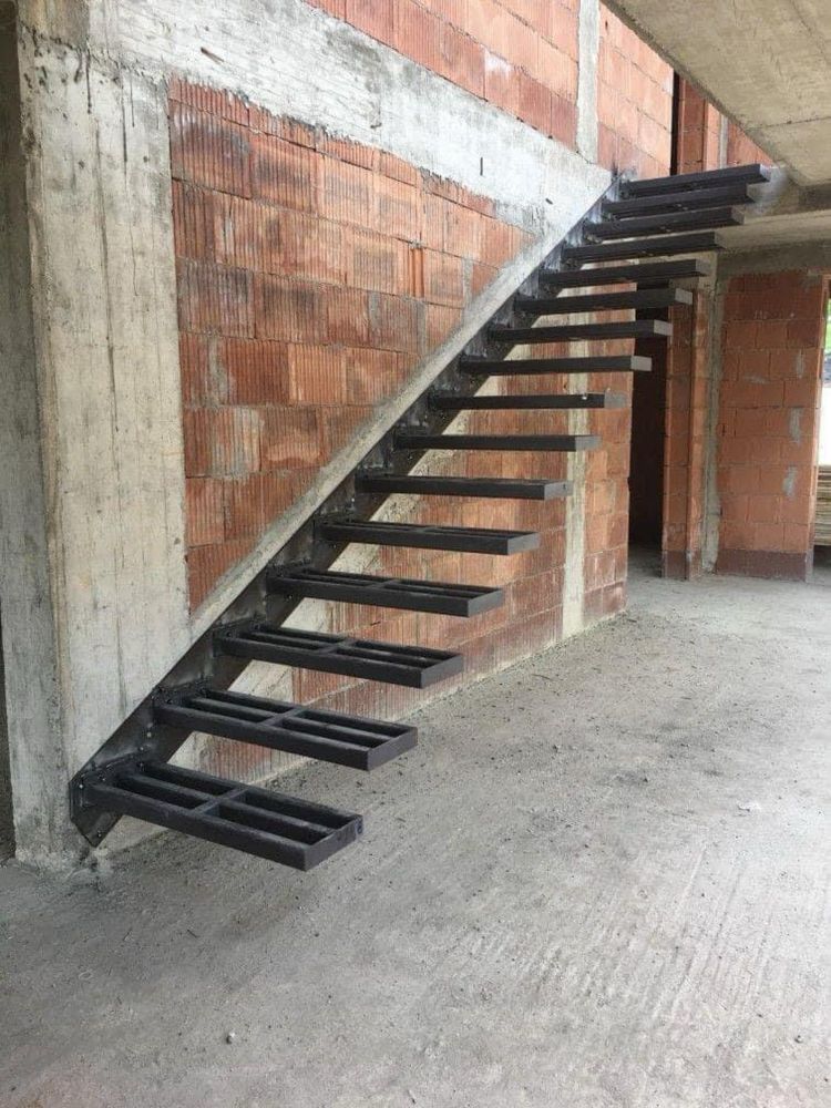 Scări Metalice Suspendate & Flotante – Confecții Metalice / Sudor