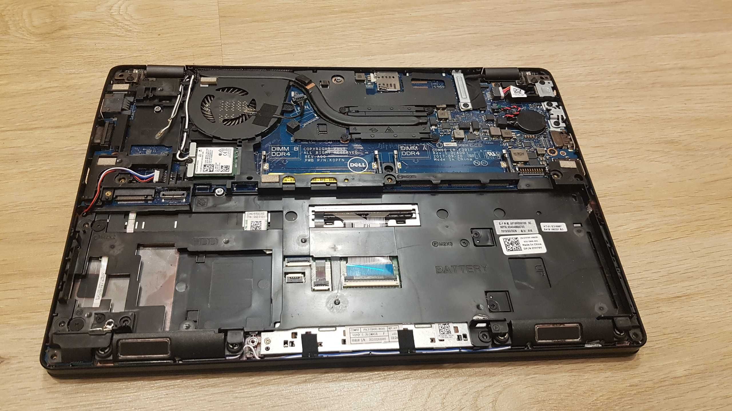 Dell Latitude 5290 i5 7Th defect incomplet pentru componente