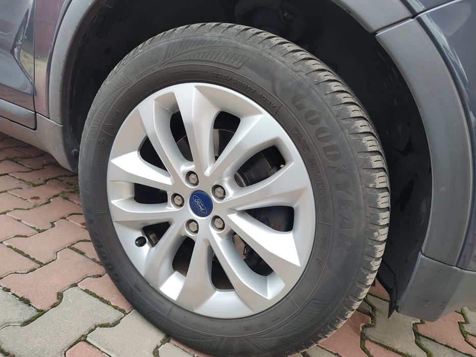 Vând Ford Kuga Titanium FWD 2.0 Tdci
