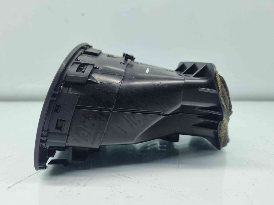 Grila aerisire dreapta Volkswagen Golf 6 (5K1) GTD [Fabr 2009-2013] 5