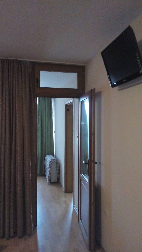 Дава се под наем Тристаен апартамент в Варна, Базар Левски - 79 кв.м за 490 € - Снимка #5