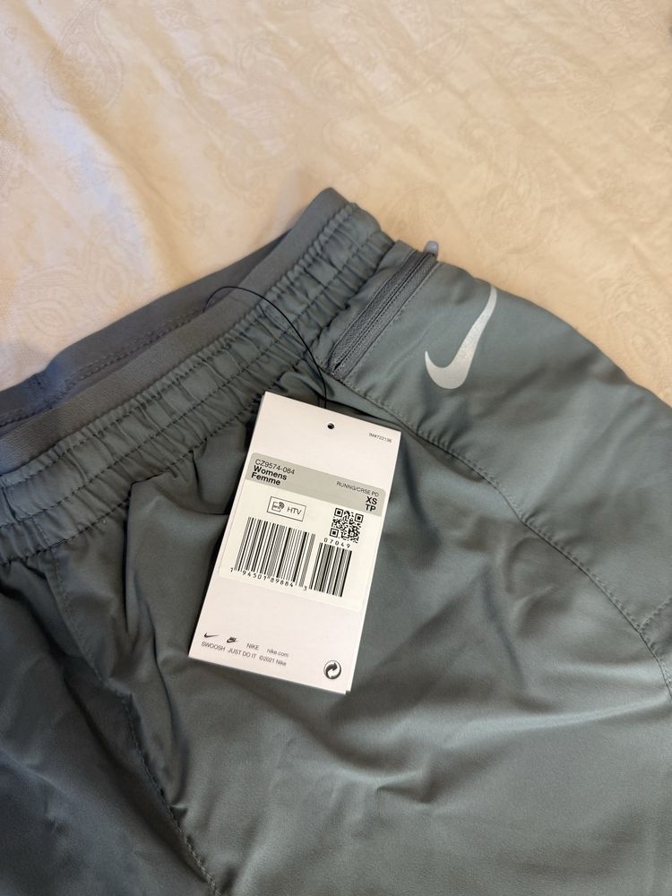Спортни къси панталонки Nike