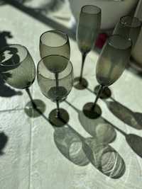 Чаши опушено стъкло за бяло и червено вино