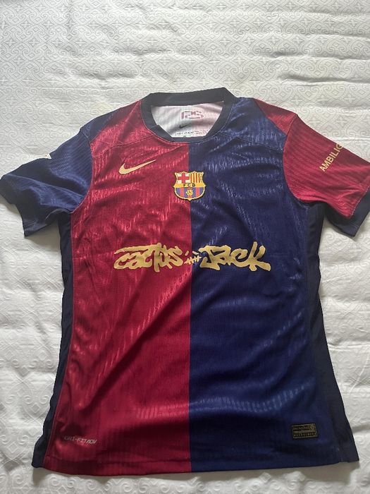 Kit Barcelona Travis Scott