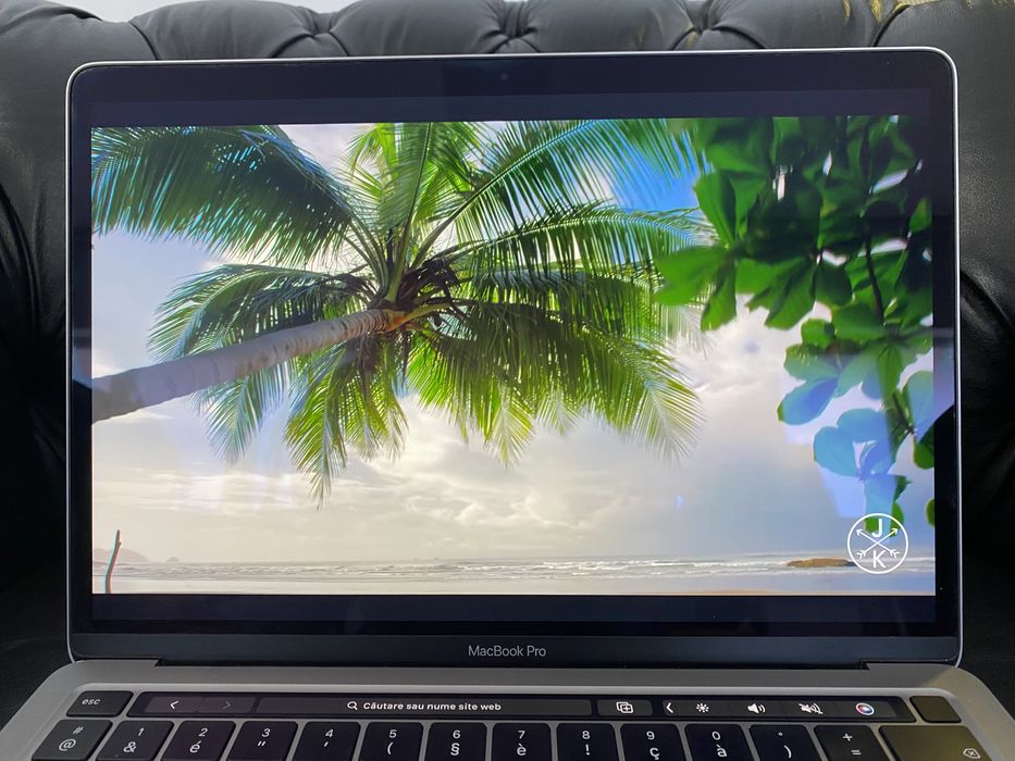 MacBook Pro 13-inch/ M1 / 8 Gb RAM / 256 Gb / Space Gray/ Ca nou |