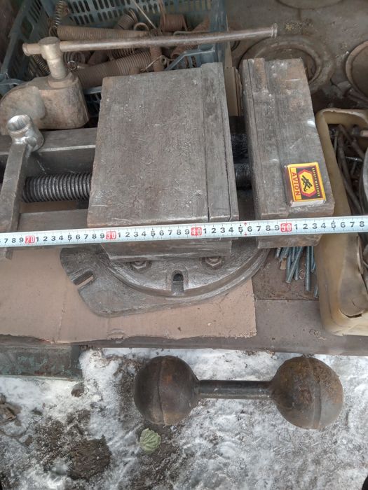 Продам тиски продам