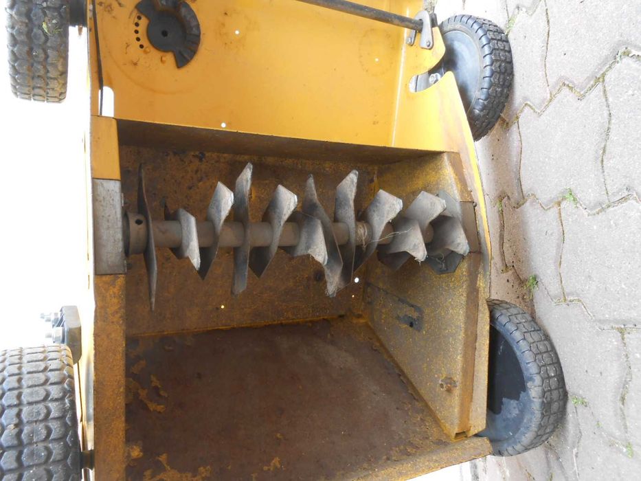 Scarificator aerator gazon motor benzina