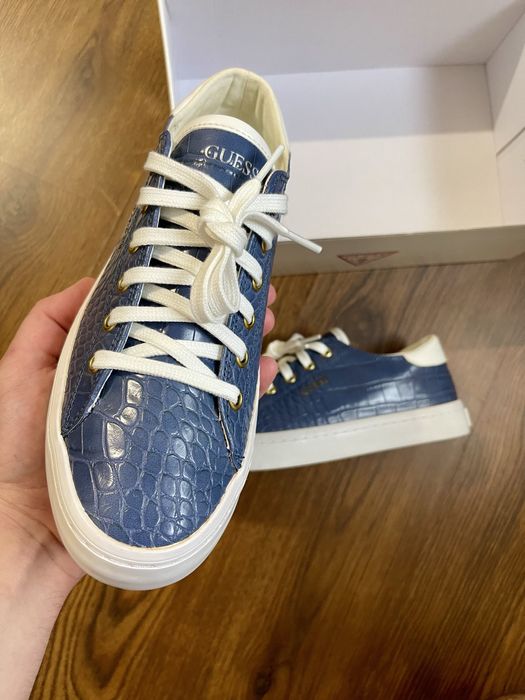 Adidasi / Sneakers Guess Ester