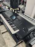 Продаётся синтезатор yamaha psr 4000 с колонкоми