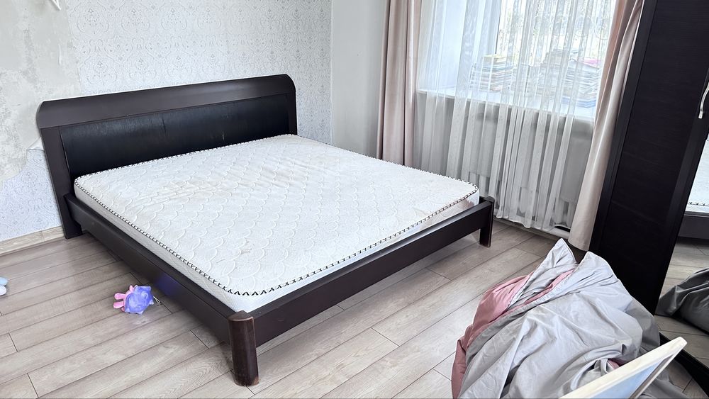 Продается Кровать двуспальная
