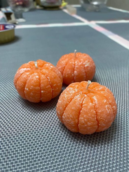 Свеча мандарин с ароматом новогоднего мандарина