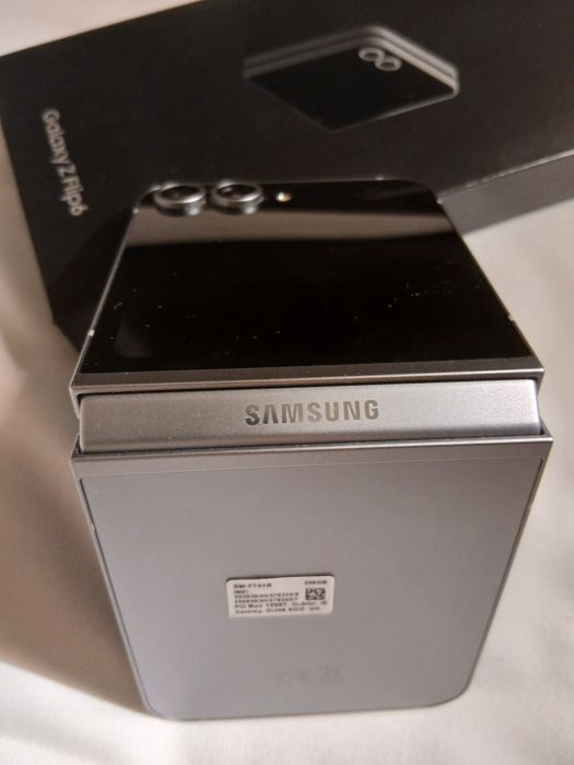 Samsung Galaxy Z Flip 6, 12GB RAM, 256GB, 5G, Silver Shadow