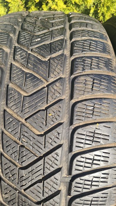 Зимни Гуми PIRELLI спорт пакет 
255 50 19
285 45 19
Гумите са свалени