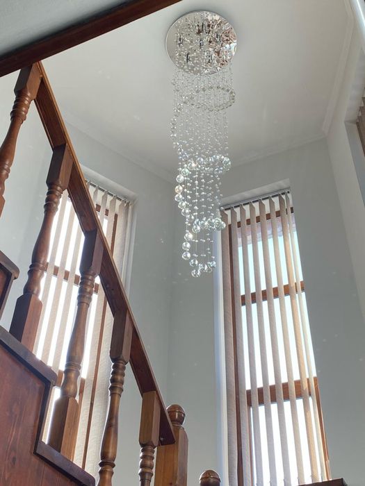 Большая люстро вместе с пультом