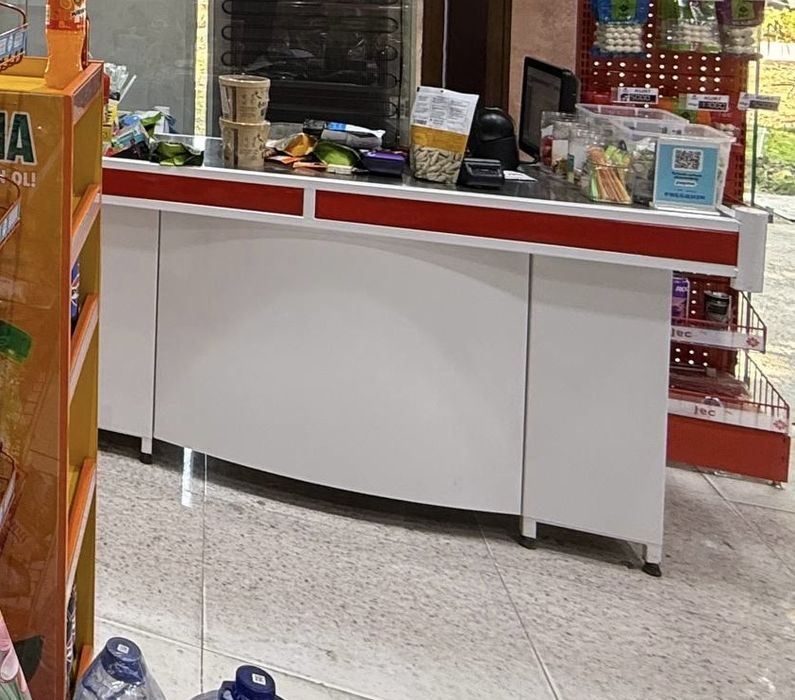 Кассовый стол в идеальном состоянии