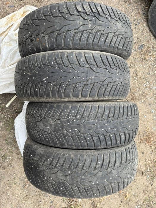 Продам б/у шины зимние 215/60/R16,есть торг