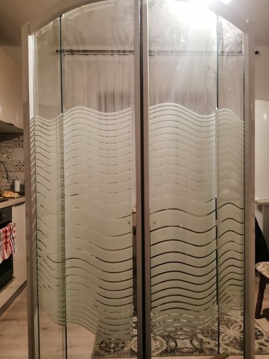 Vind cabina dus 80x80 cm semirotunda și înălțimea de 190 cm