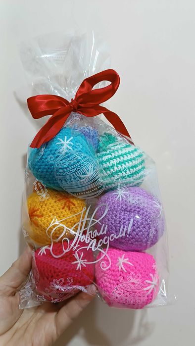 Продам ёлочные игрушки (шары)  вязаные
