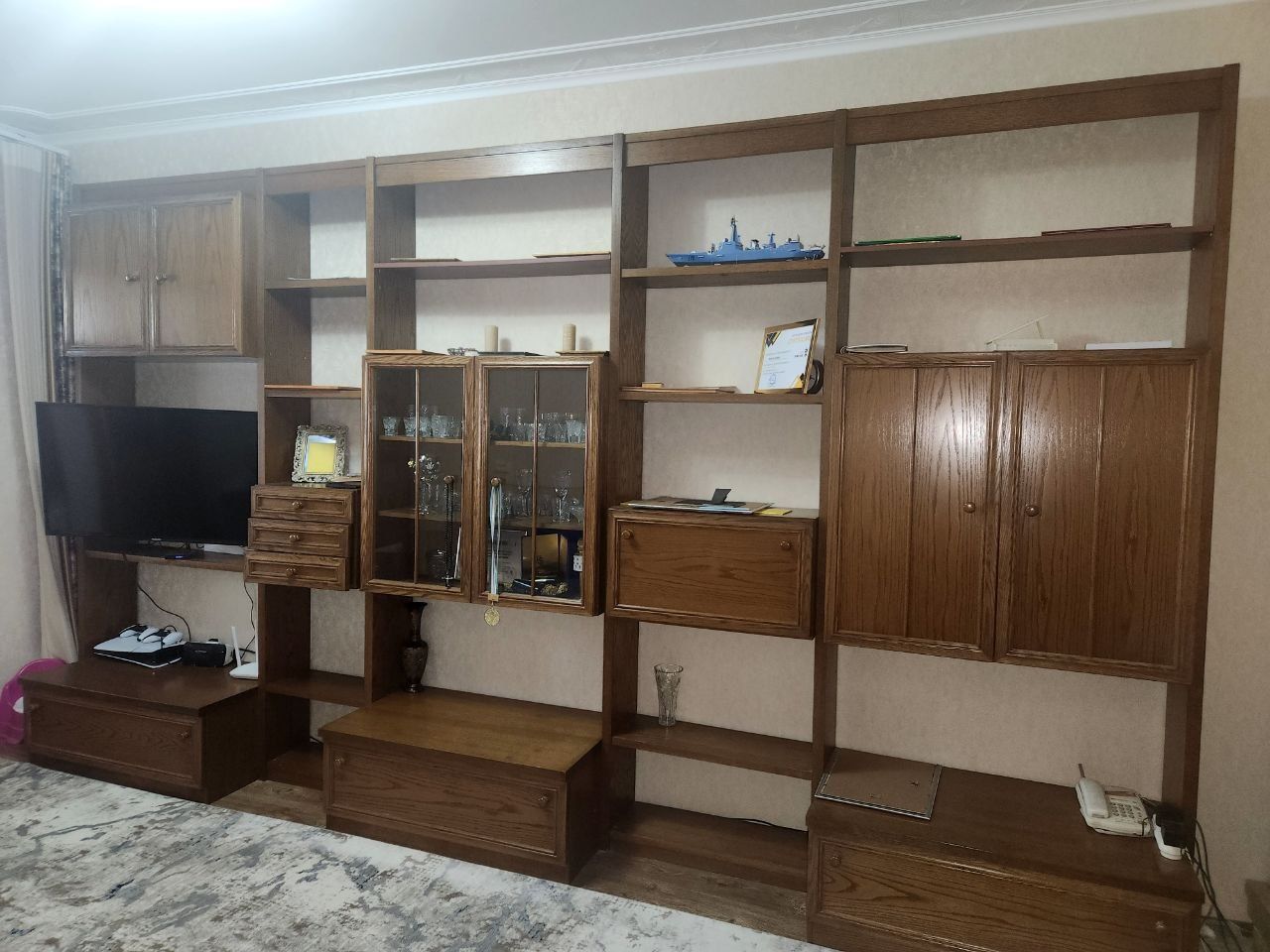 Стенка в зал из ореха