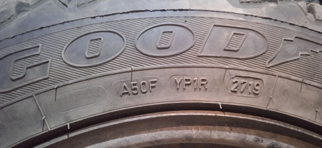 Goodyear205*55 *R16 шипованные с дисками