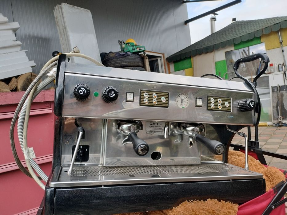 Vând aparate cafea profesionale.