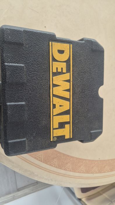 Линеен лазерен нивелир DeWALT DW087