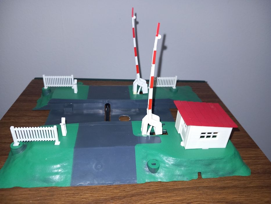 REZERVAT Trecere la calea ferata Mehano, scara HO ptr diorama trenulet