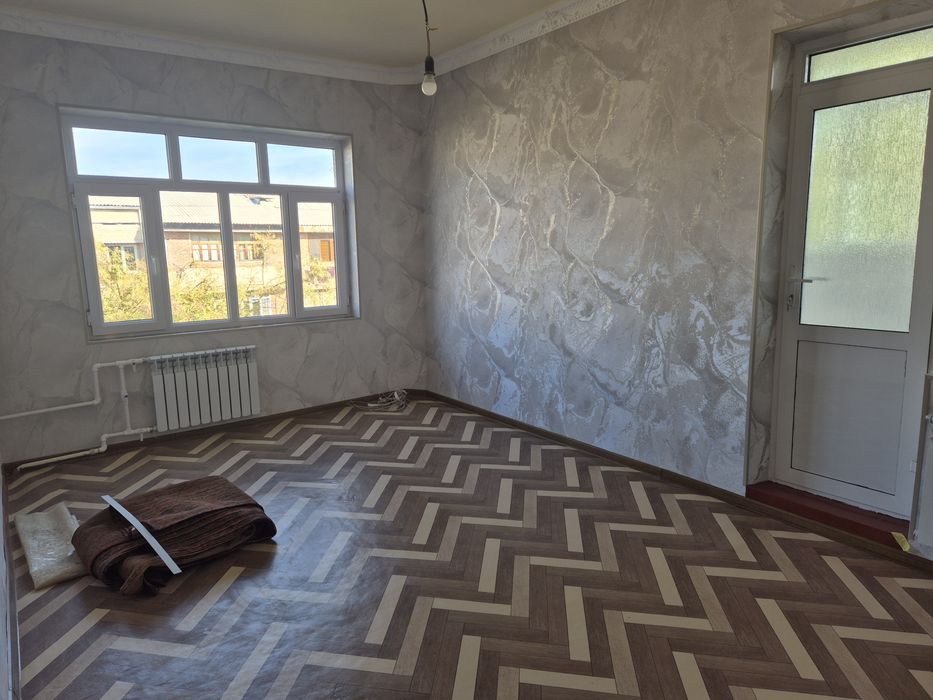 Qoraqamishda 1 xona 300 y.e