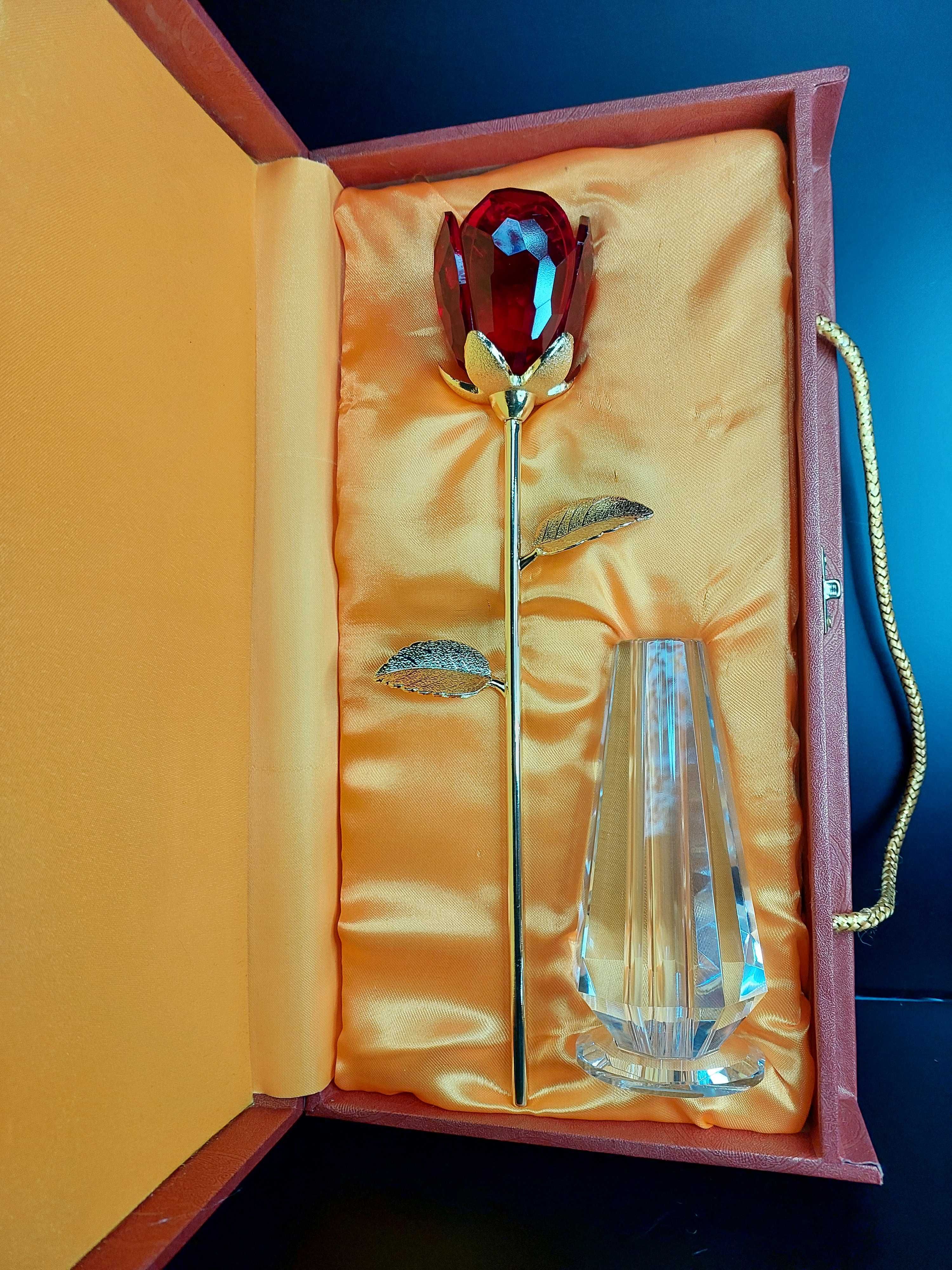 Изысканный Хрустальный Аленький цветок розы в хрустальной вазе