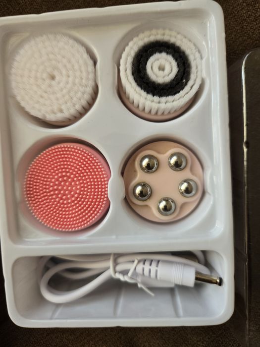 Електрическа четка за почистване на лице