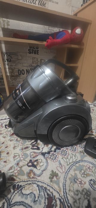 Продам Пылесос  торг.