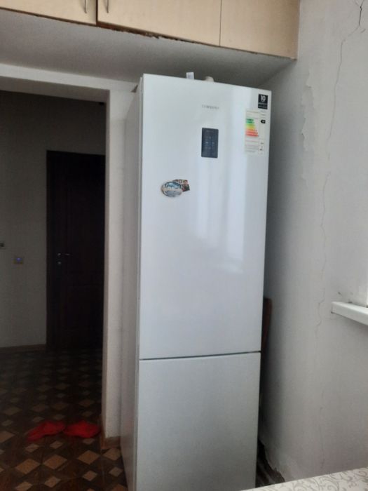 Холодильник  цвет белый