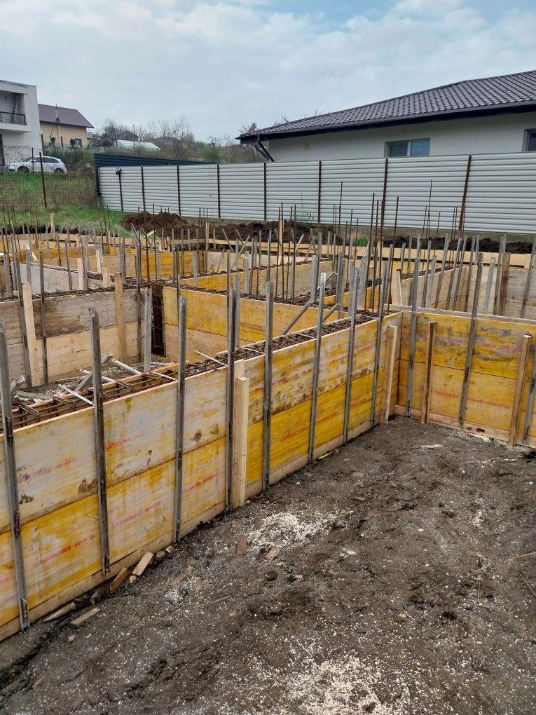 Echipa constructori executam case,duplexuri,cofraje proprii,buldo