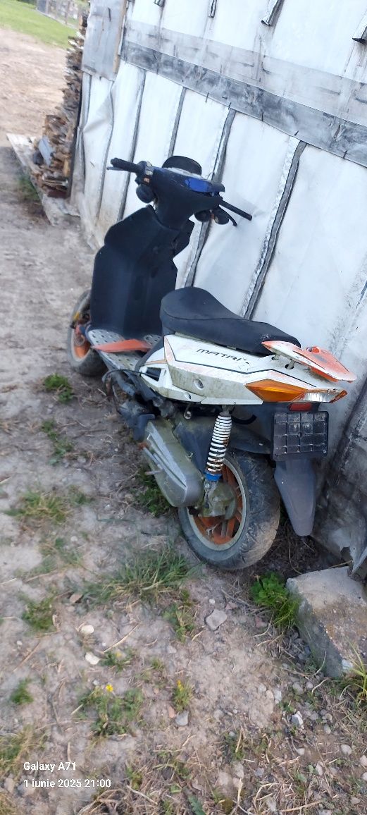 Vând scuter defect