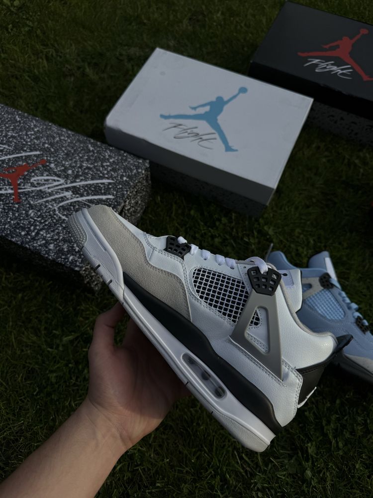 Adidasi Jordan 4 Military Black / University Blue / Red Thunder