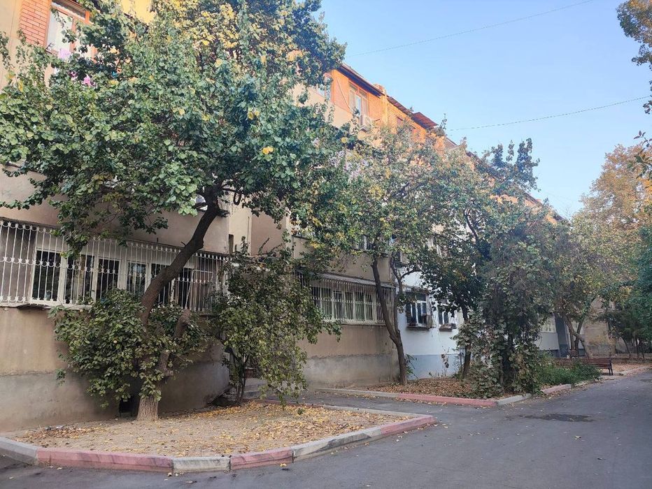 Квартира продается 3/3/4 на Бобуре