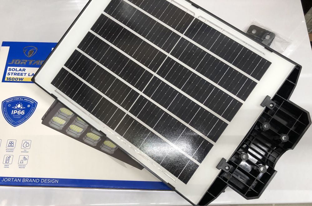 Proiector Lampa Solara 1600w 6500K 16 Zone 580Led Autonomie 20h IP 66