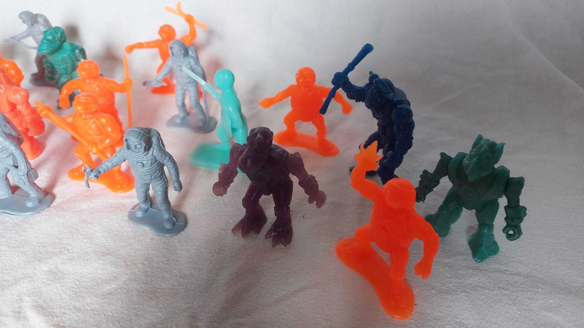 Lot figurine plastic noi pentru copii