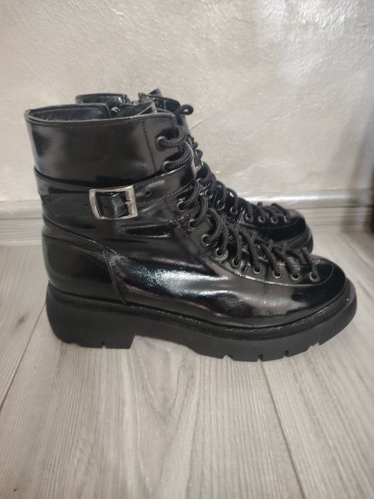 Ghete dama imblanite, nr 38 din piele.