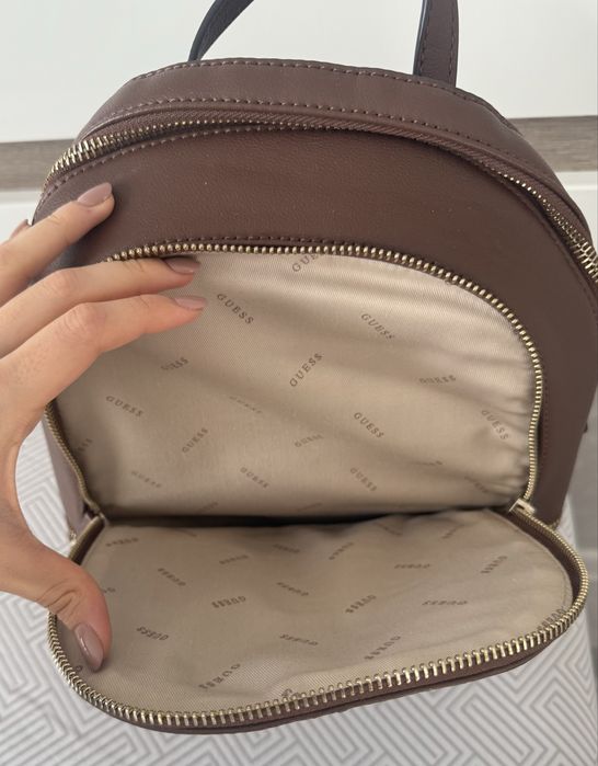 Дамска раница Guess