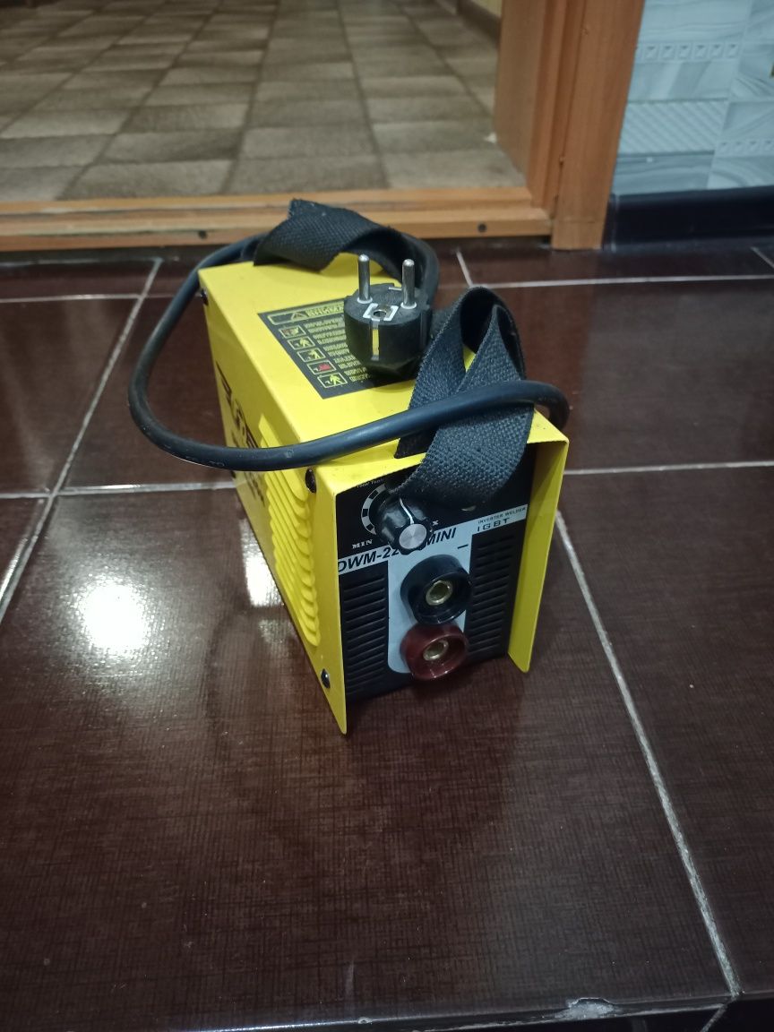 Сварочный инвертор Total Tools DWH-220H mini (MMA)
