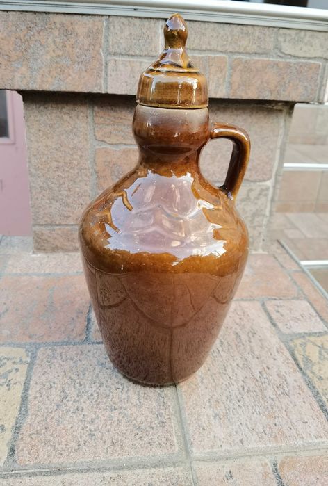 Продава се автентичен ръчно изработен керамичен съд с капак