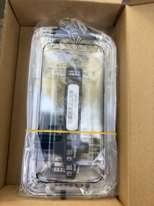 Huse negre si protectie geam Iphone 17