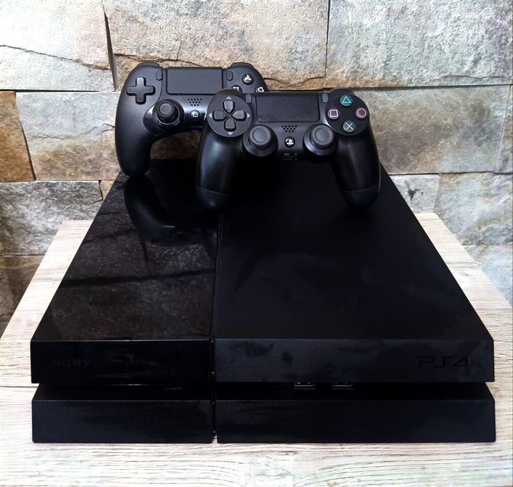 PS4/PlayStation 4 Phat 500GB HDD cu peste 20 jocuri instalate+2 Manete