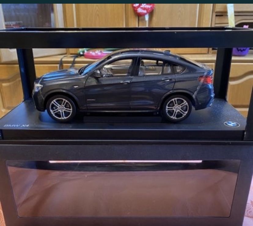 Paragon BMW X4 “sophisto gray”macheta de colecție scara 1:18.