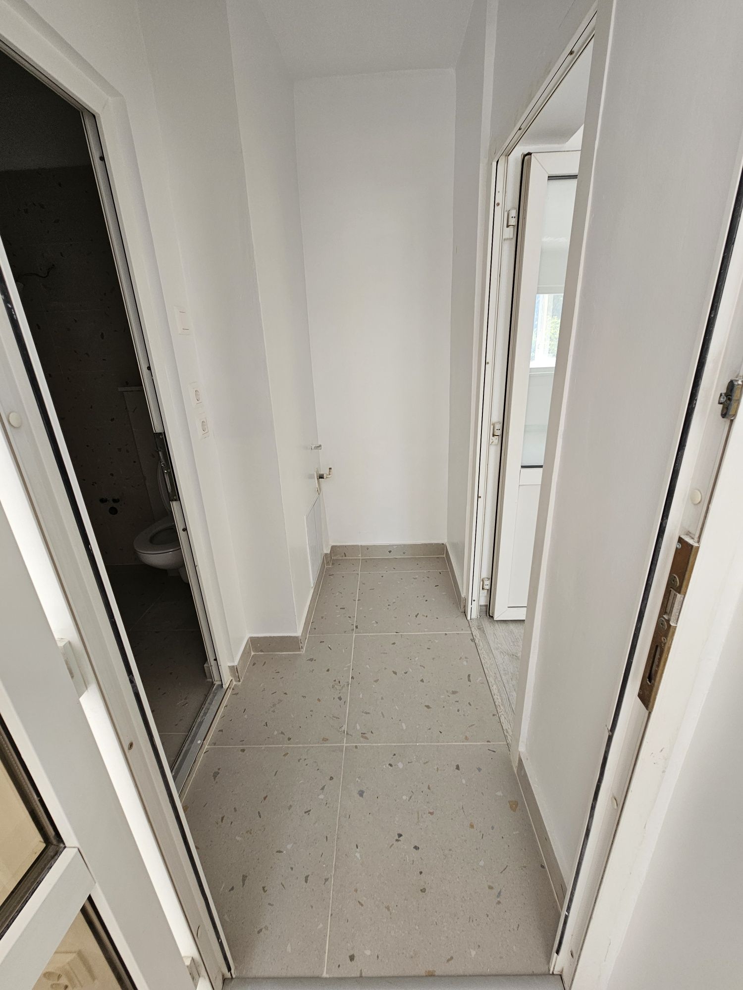 13 Septembrie,Proprietar,   13 SEPTEMBRIE -PROSPER , RENOVAT  !